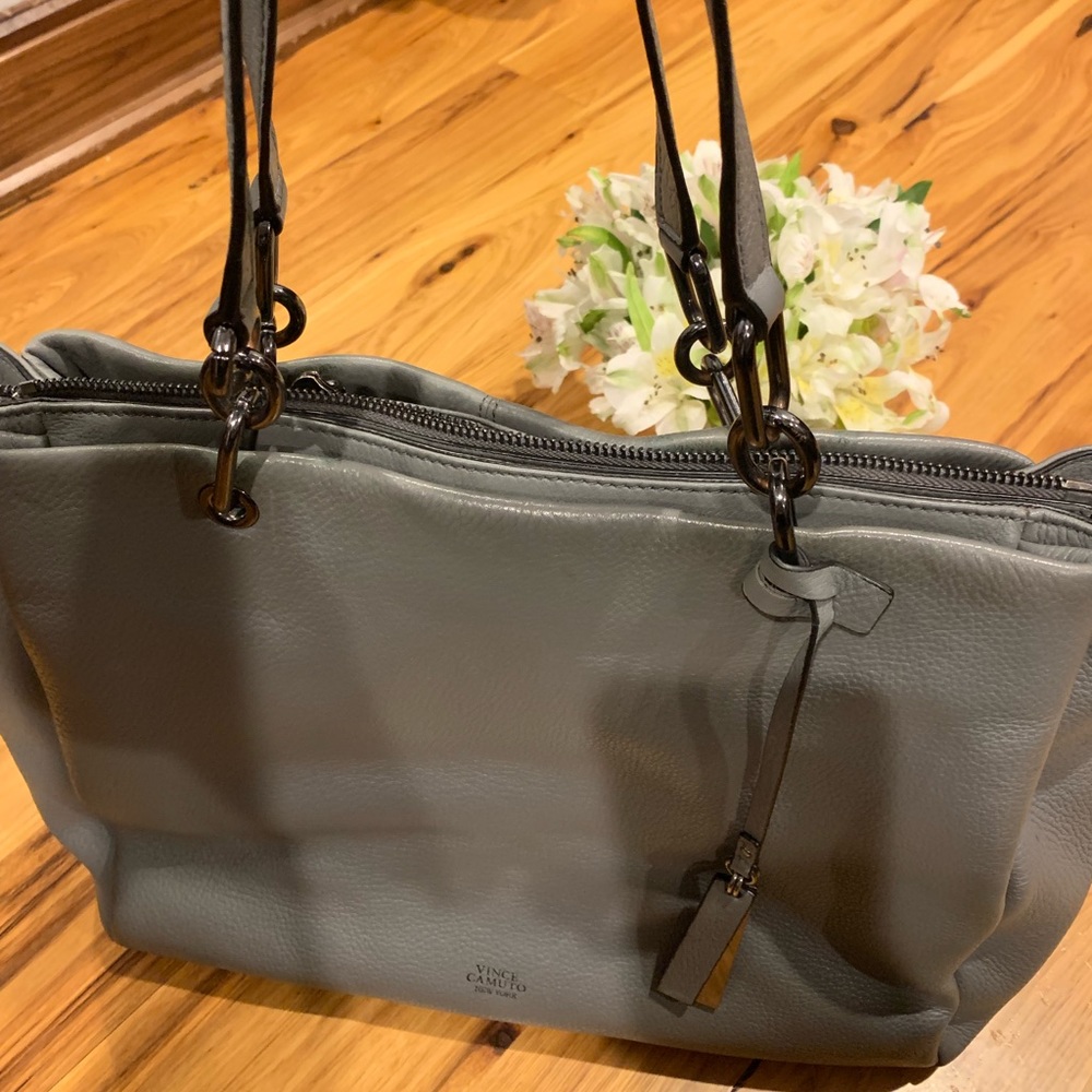 ⭐️⭐️⭐️ Vince Camuto leather handbag ⭐️⭐️⭐️